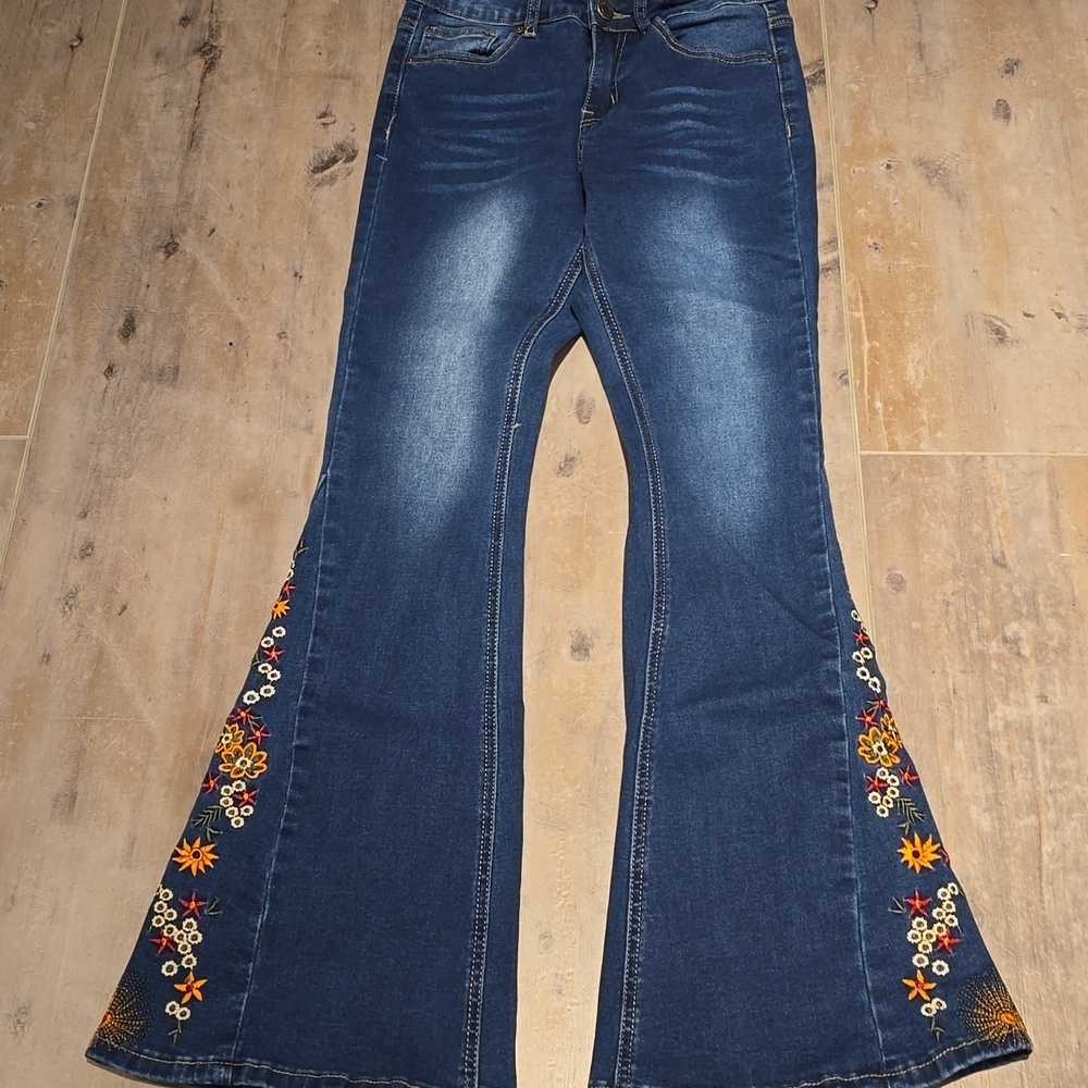 BAMBOO Womens Embroidered Flare